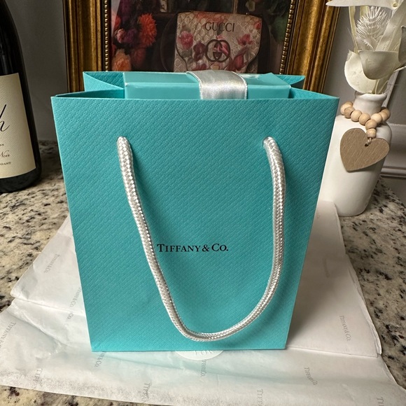 Tiffany & Co. 18x18 silver polish cloth - Picture 4 of 9